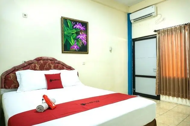 RedDoorz near H. Hasan Aroeboesman Airport - Öne Çıkan Resim