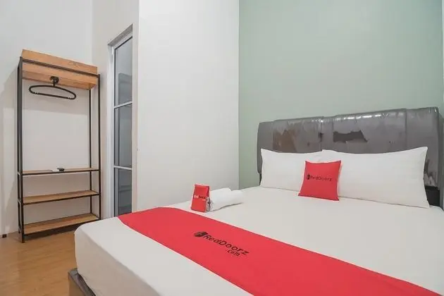 RedDoorz near Hang Nadim Batam Airport - Öne Çıkan Resim