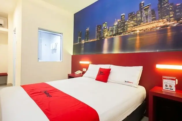 RedDoorz near Hawaii Water Park