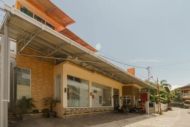 RedDoorz near Jembatan Siti Nurbaya Padang - 1