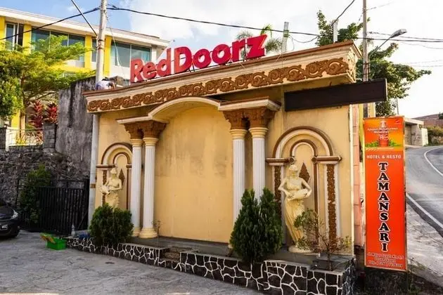 RedDoorz near Jimbaran Market Bandungan