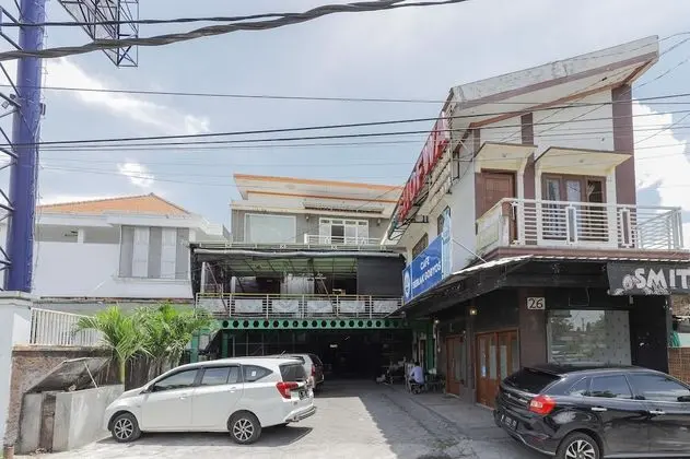 RedDoorz near Juanda International Airport 2