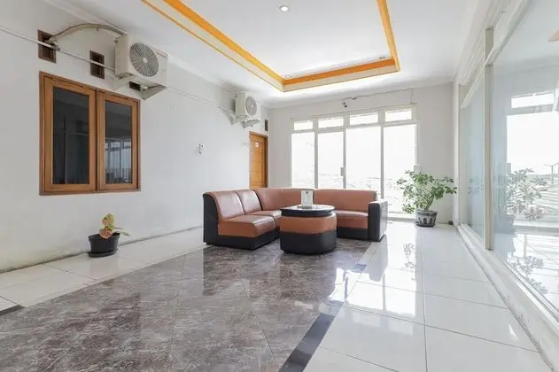 RedDoorz near Juanda International Airport 2 - Öne Çıkan Resim