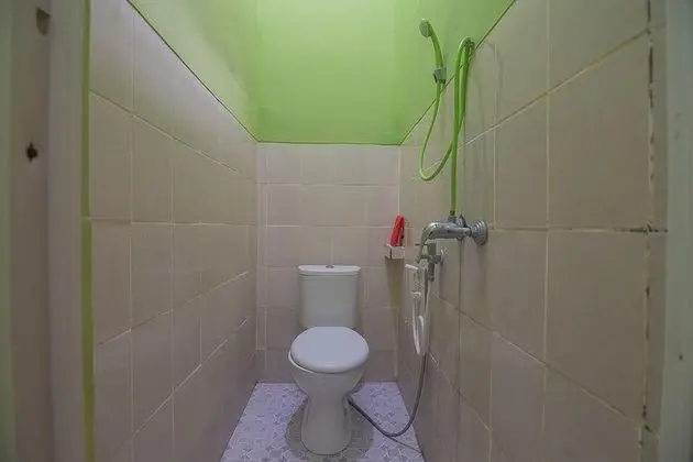 RedDoorz near Kampus UMP Purwokerto - Banyo Tipleri