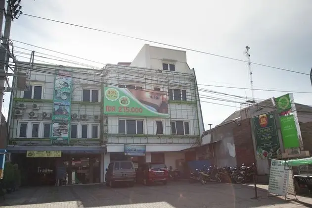 RedDoorz near Kawasan Industri SIER 2