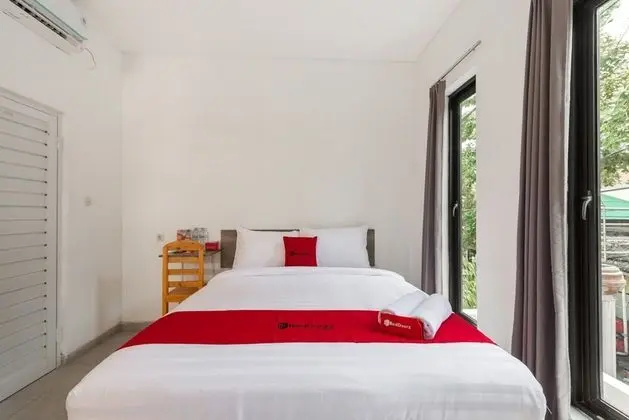 RedDoorz near Kaza Mall Surabaya