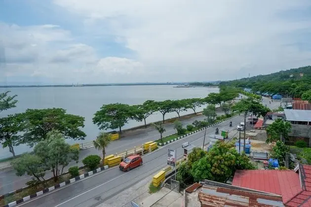 RedDoorz near Kendari Beach 2