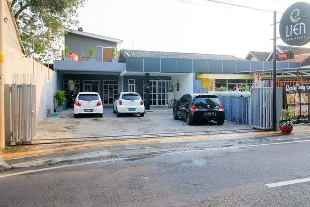 RedDoorz near Klaten Train Station