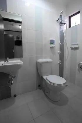 Reddoorz near Landers Superstore Cebu City - Banyo Tipleri