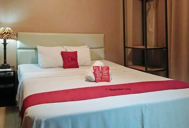 Reddoorz near Landers Superstore Cebu City - Oda