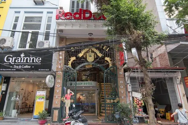 RedDoorz near Lotte Center Hanoi