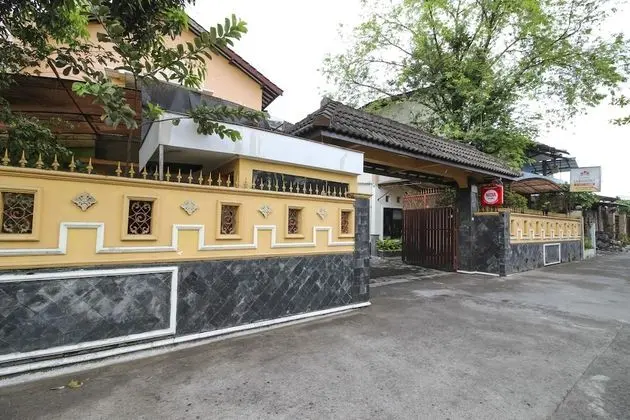 RedDoorz near Lotte Mart Maguwo