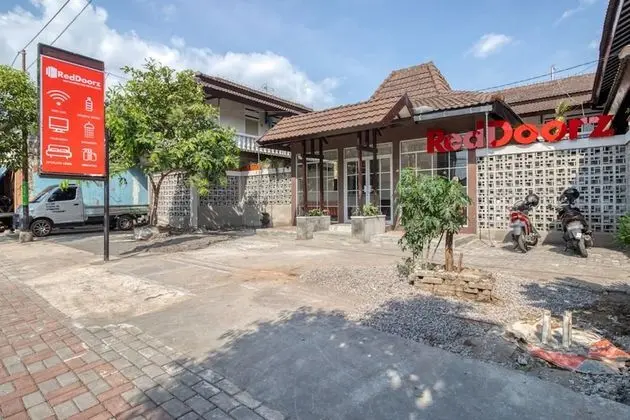 RedDoorz near Malioboro Tugu Station Jogja 2 - Dış Mekan