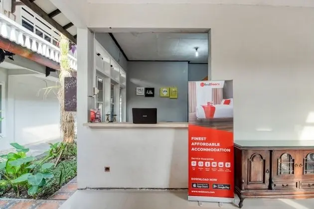 RedDoorz near Malioboro Tugu Station Jogja 2 - Lobi