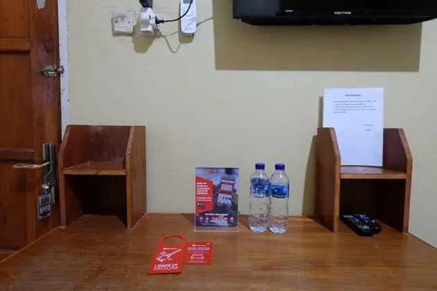 RedDoorz near Mangrove Forest Kupang - Yerinde Yemek