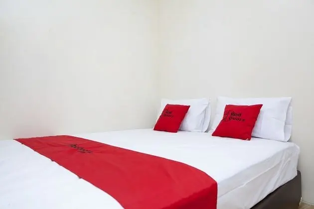 RedDoorz near Maranatha University 4 - Oda