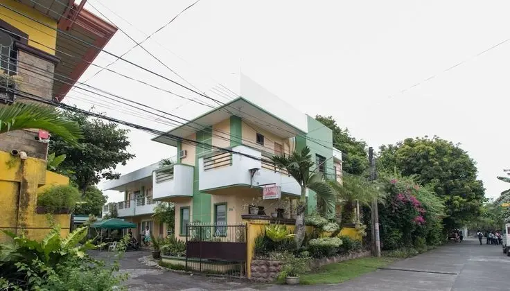 RedDoorz near Mariners Legazpi