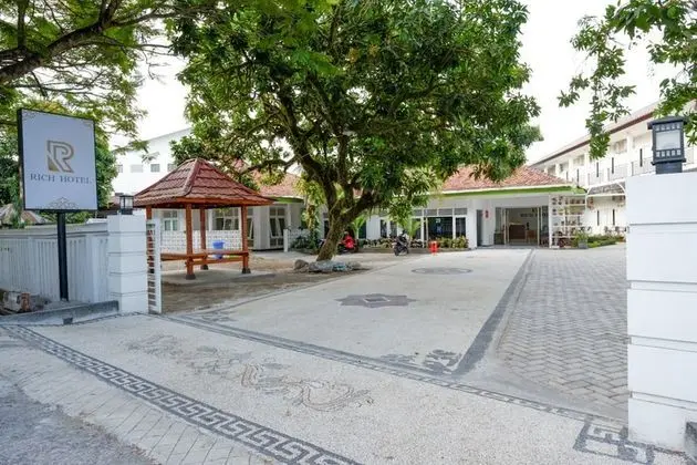 RedDoorz near Mataram University - Dış Mekan