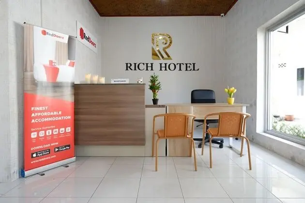 RedDoorz near Mataram University - Lobi