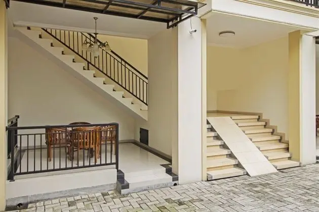 RedDoorz near Mercu Buana University