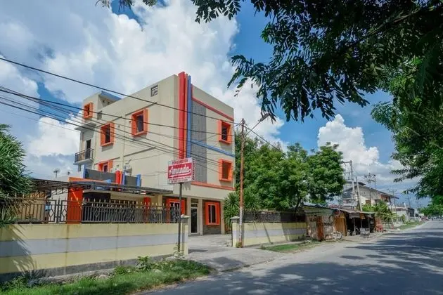 RedDoorz near Millenium Waterpark Palu - Dış Mekan