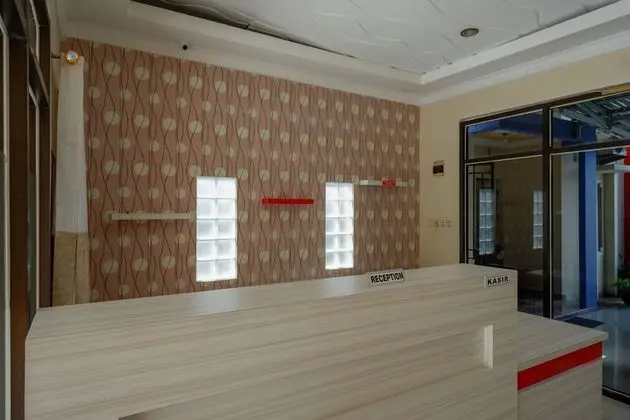 RedDoorz near Millenium Waterpark Palu - Lobi