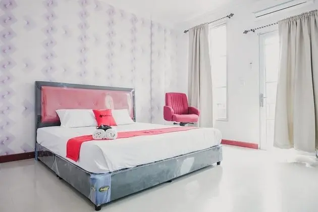 RedDoorz near Nagoya HIll Batam 4 - Oda