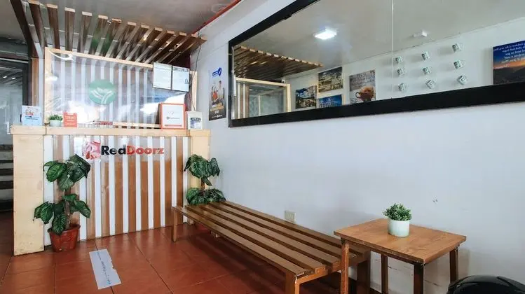 RedDoorz near OWWA Pasay - Lobi