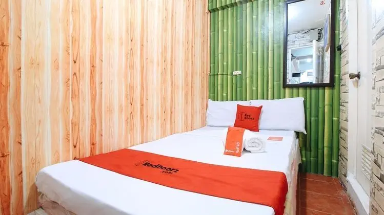 RedDoorz near OWWA Pasay - Oda