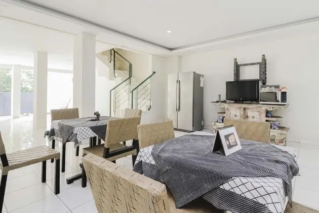 RedDoorz near Pancoran