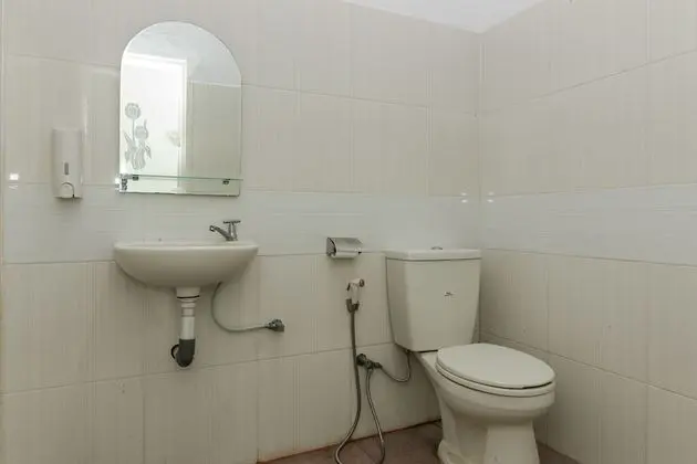 RedDoorz near Pantai Panjang Bengkulu - Banyo Tipleri