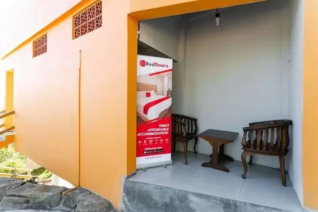 RedDoorz near Parangtritis Beach - İç Mekan