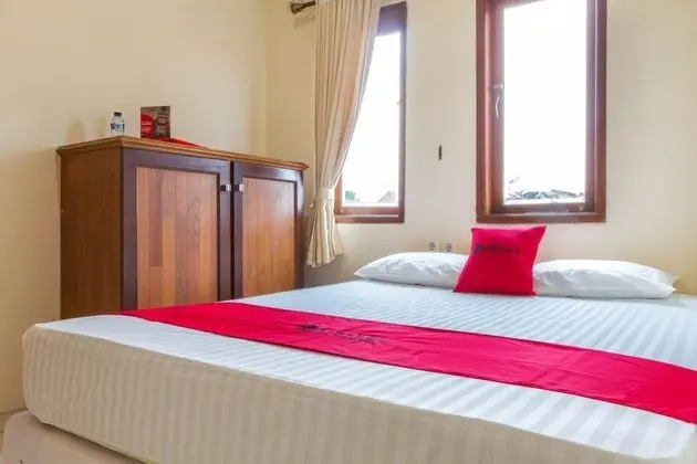 RedDoorz near Pasar Pagi Cirebon 2 - Öne Çıkan Resim
