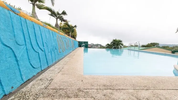 RedDoorz near Peoples Park Tagaytay - Havuz
