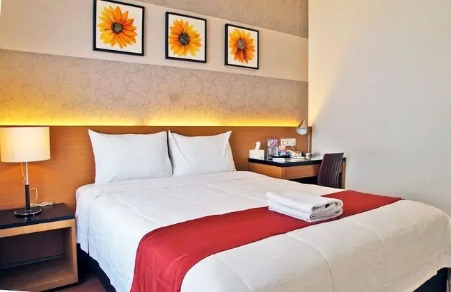 RedDoorz near Plaza Marina