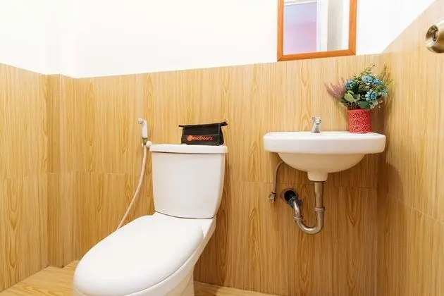 RedDoorz near Puerto Prinsesa Capitol - Banyo Tipleri