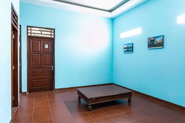 RedDoorz near Puro Mangkunegaran - İç Mekan