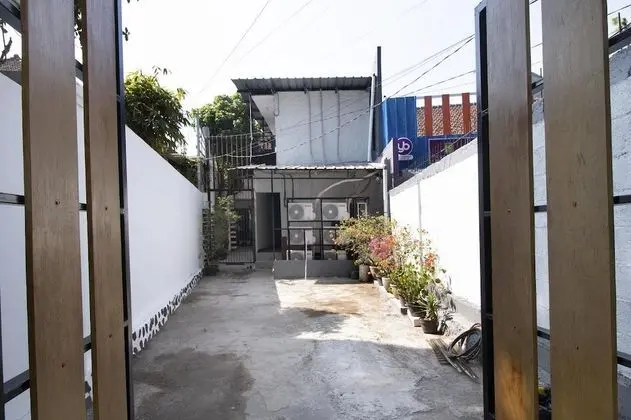 RedDoorz near Riau Junction Mall 2