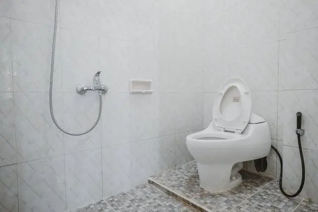 RedDoorz near Ringroad City Walks Medan - Banyo Tipleri