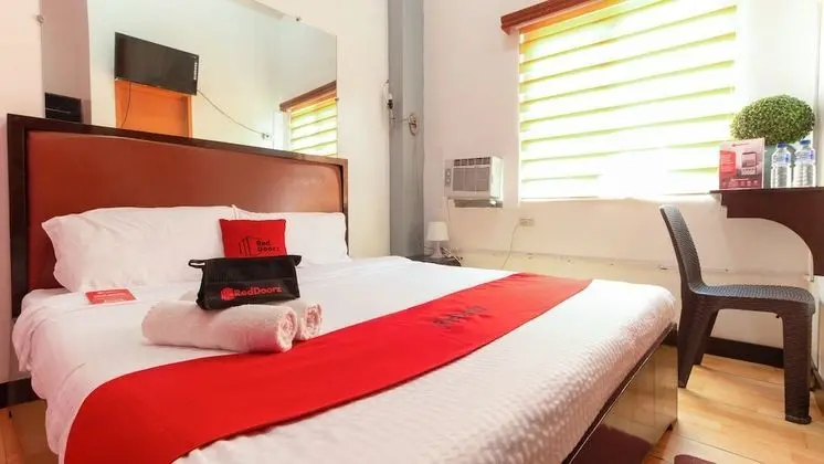 RedDoorz near Robinsons North Tacloban