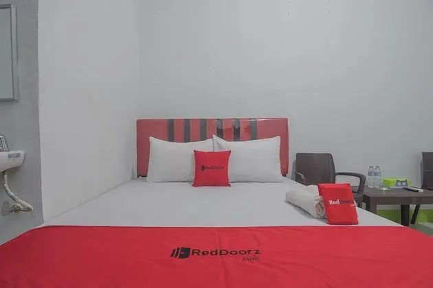 RedDoorz near RS Harapan Bersama - Oda