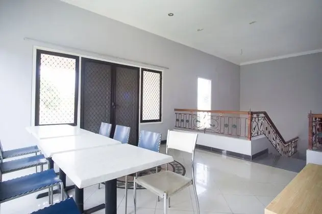 RedDoorz near Rumah Sakit Baptis Kediri - İç Mekan