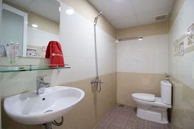 RedDoorz near Saigon Hi-Tech Park - Oda