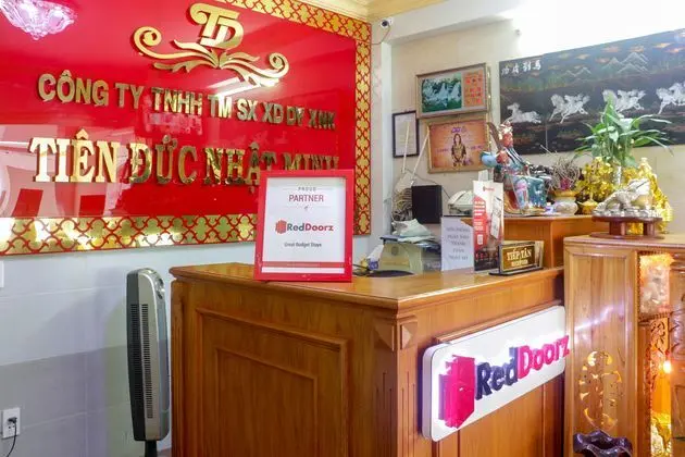 RedDoorz near Saigon Train Station 2 - Lobi