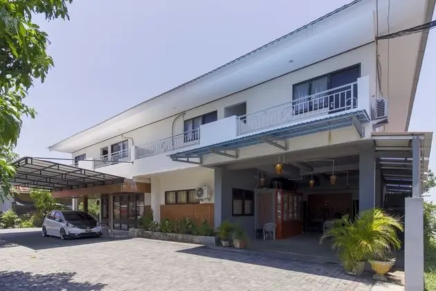 REDDOORZ NEAR SAM RATULANGI AIRPORT