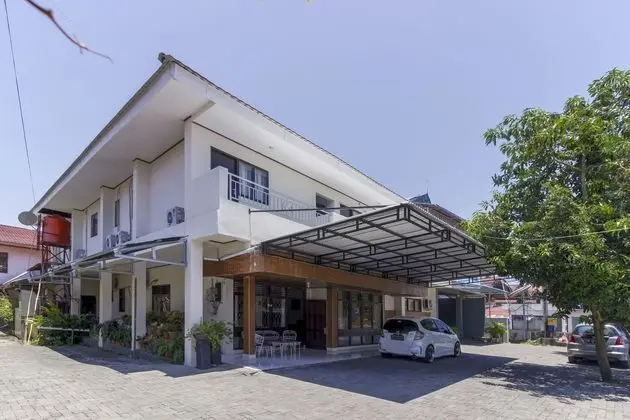 REDDOORZ NEAR SAM RATULANGI AIRPORT
