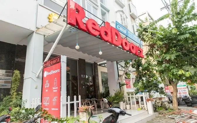 RedDoorz near SC Vivocity Mall 2 - Dış Mekan