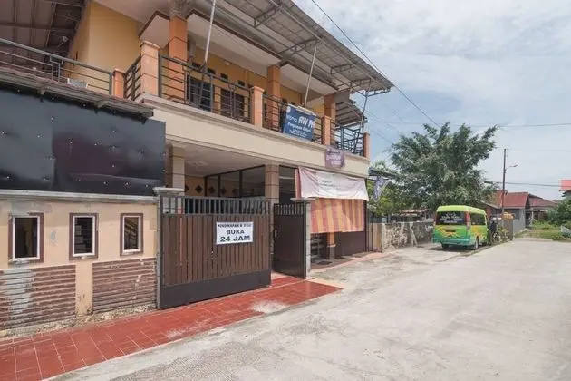 RedDoorz near Sepinggan Airport Balikpapan 2 - Dış Mekan