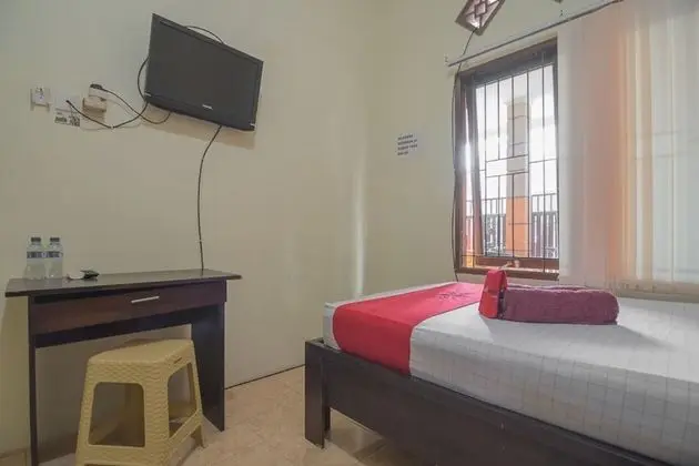 RedDoorz near Sepinggan Airport Balikpapan 2 - Oda