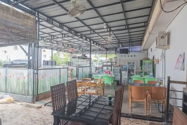 RedDoorz near Sepinggan Airport Balikpapan 2 - Yerinde Yemek